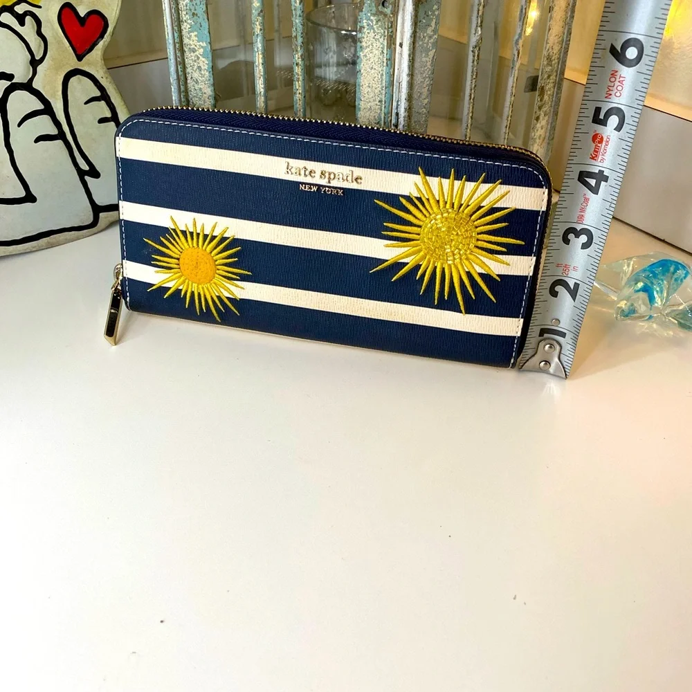 Kate Spade Sunkiss Striped Zip Around Wallet EUC - Picture 2 of 7
